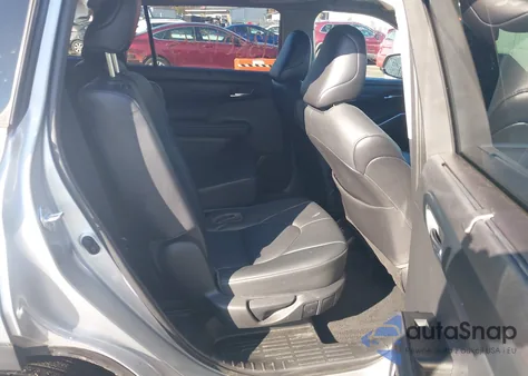 2021 Toyota Highlander Xle z USA, uszkodzony, nr VIN 5TDGZRBH6MS544078